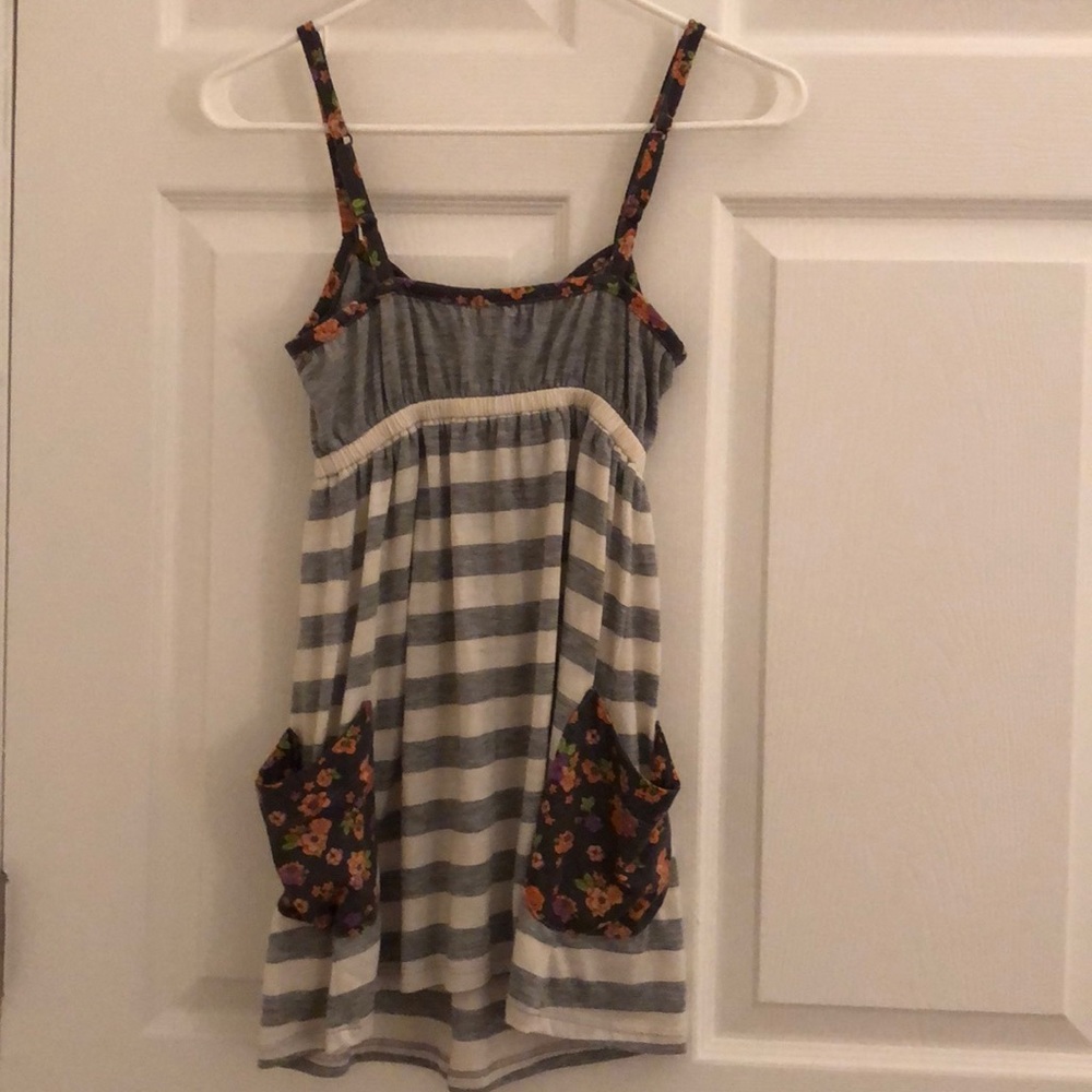 Floral tank - Picture 2 of 2